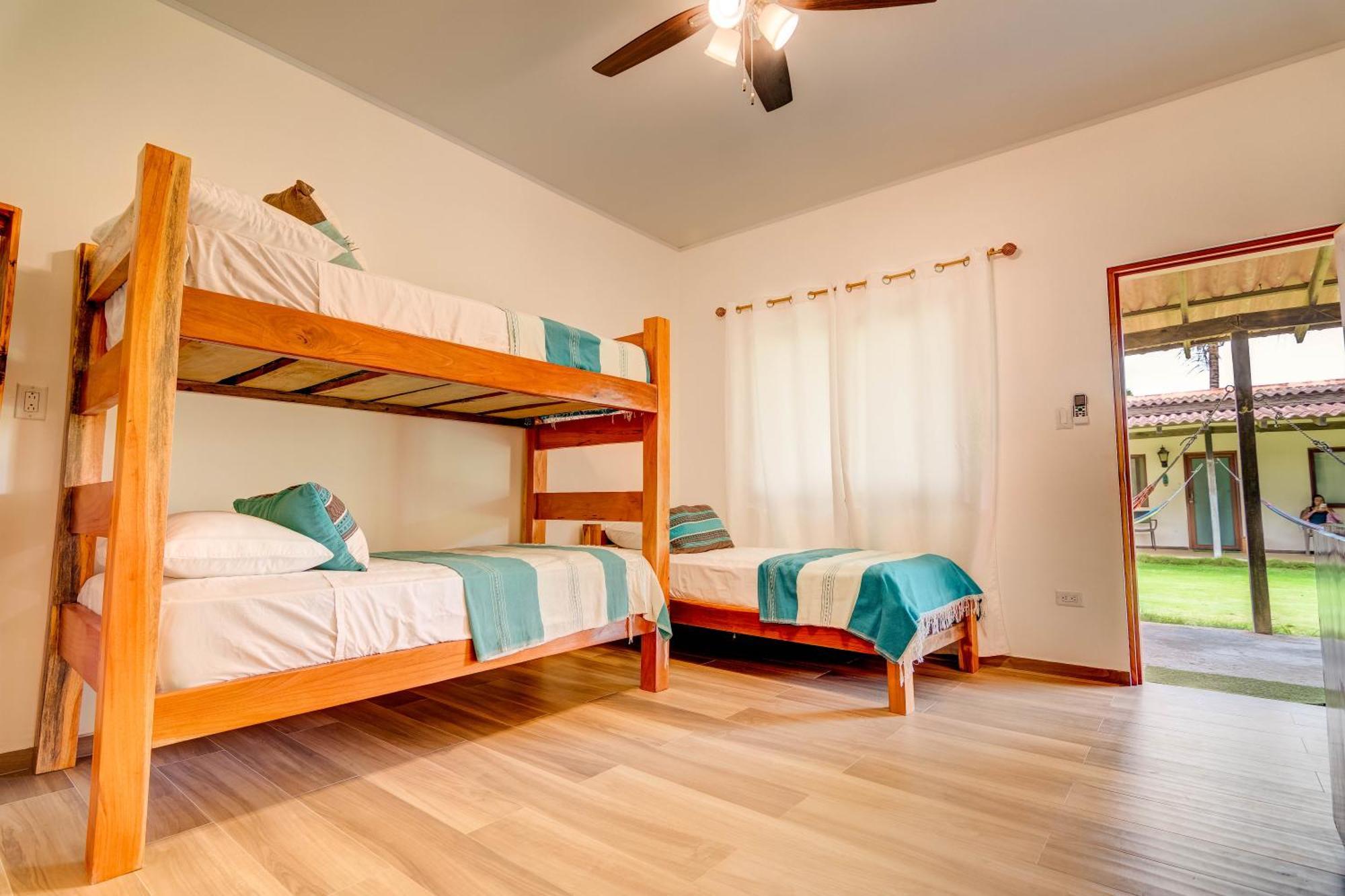 Break & Surf Camp De Hotel